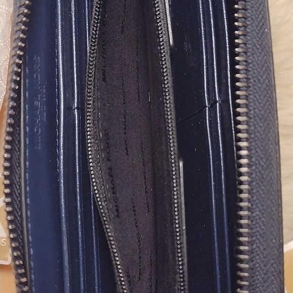 Michael Kors Camo Continental Wallet - Picture 9 of 14